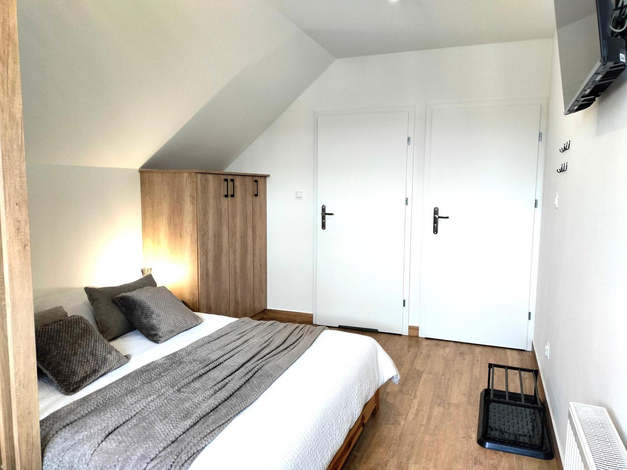 Agroturystyka Jodlowa - Rodzinne Apartamenty W Centrum Gor Swietokrzyskich - Sala Zabaw, Zwierzeta, Bilard Krajno-Zagorze Exteriör bild
