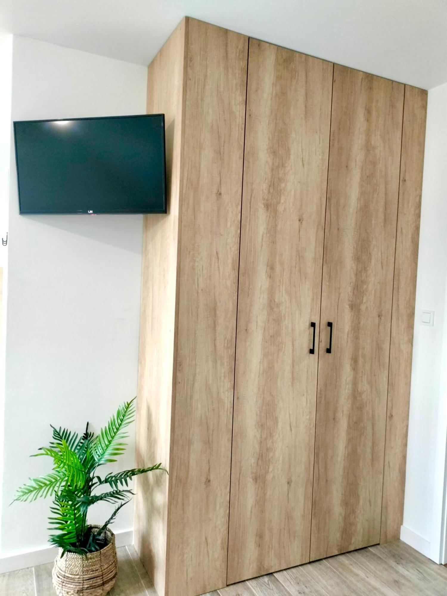 Agroturystyka Jodlowa - Rodzinne Apartamenty W Centrum Gor Swietokrzyskich - Sala Zabaw, Zwierzeta, Bilard Krajno-Zagorze Exteriör bild